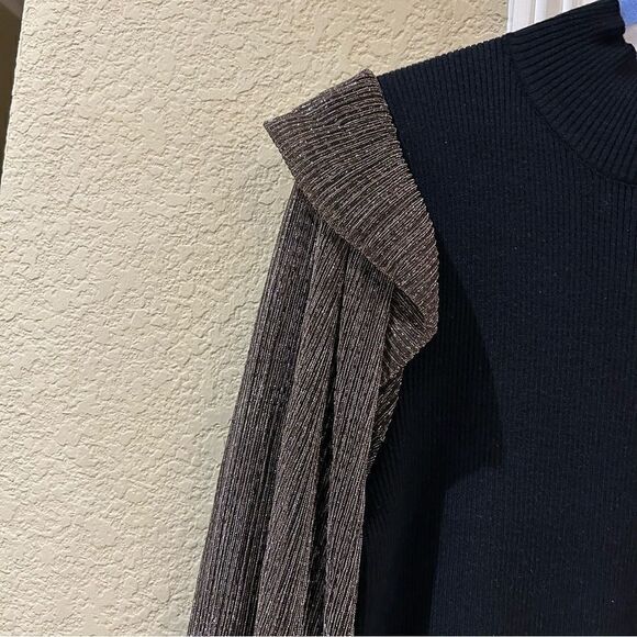 Entro size Medium black top with bronze/silver colored sleeves‎ - Picture 5 of 6